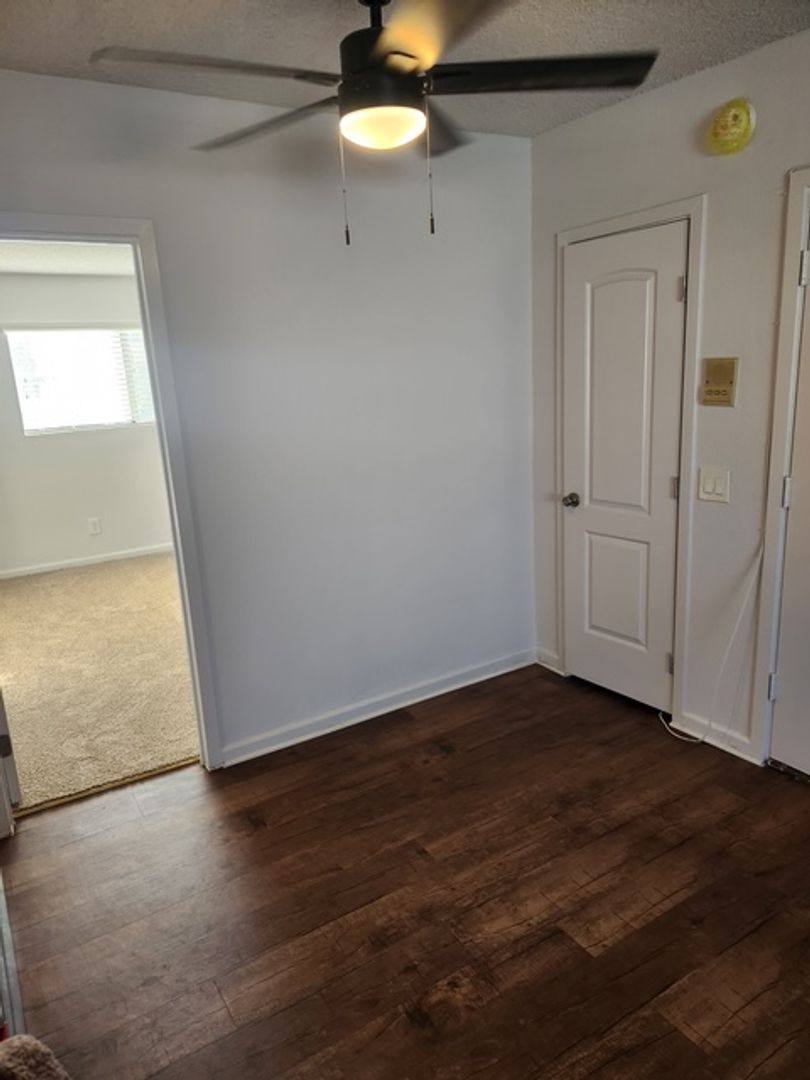 Apartment for rent at 5809 N Reseda Blvd, Tarzana, CA 91356