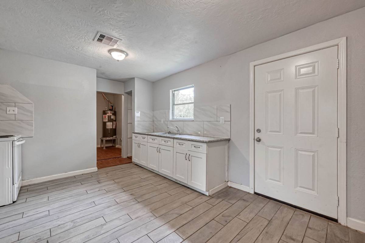 House for rent at 5431 Willow Glen Dr, Houston, TX 77033