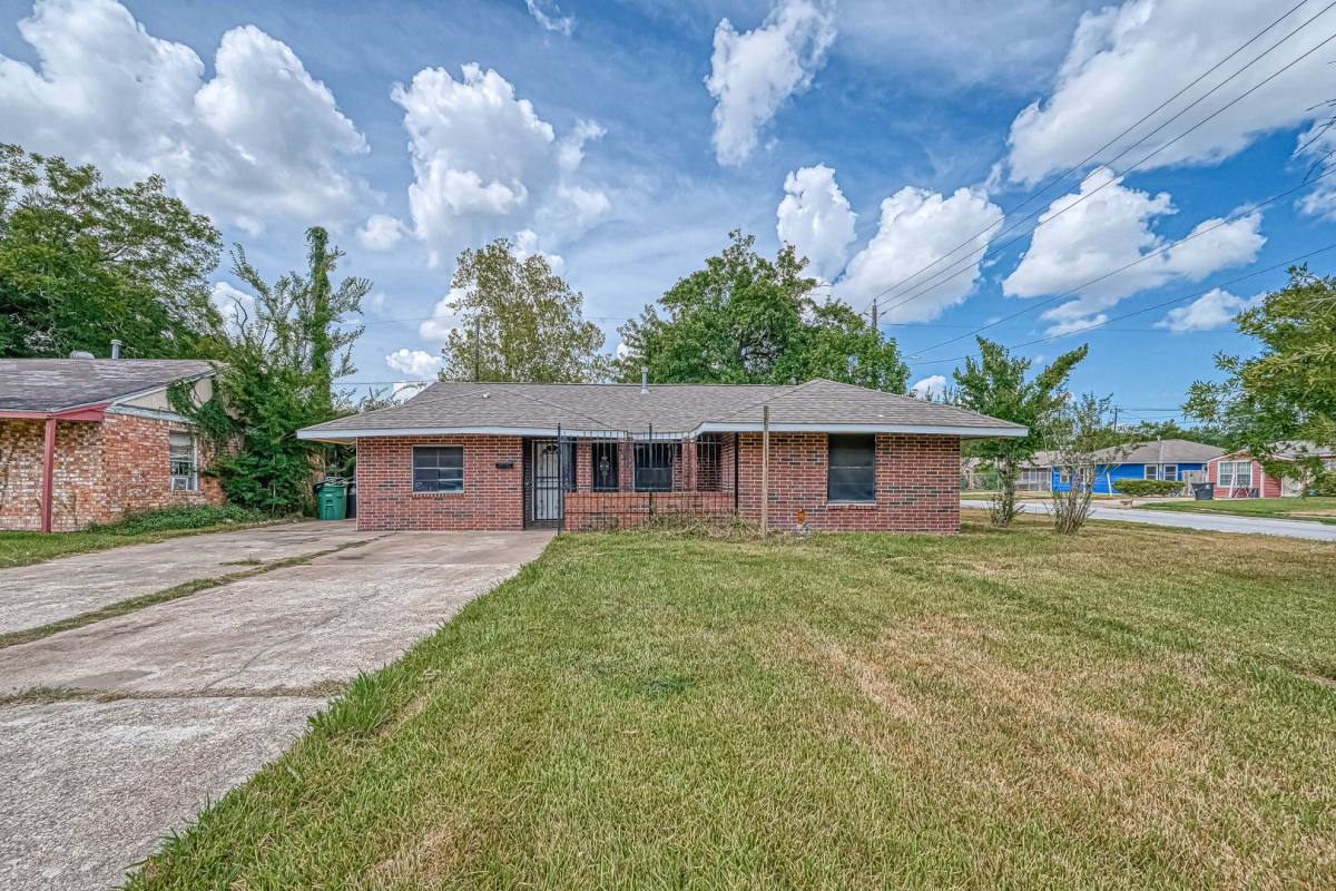 House for rent at 5431 Willow Glen Dr, Houston, TX 77033