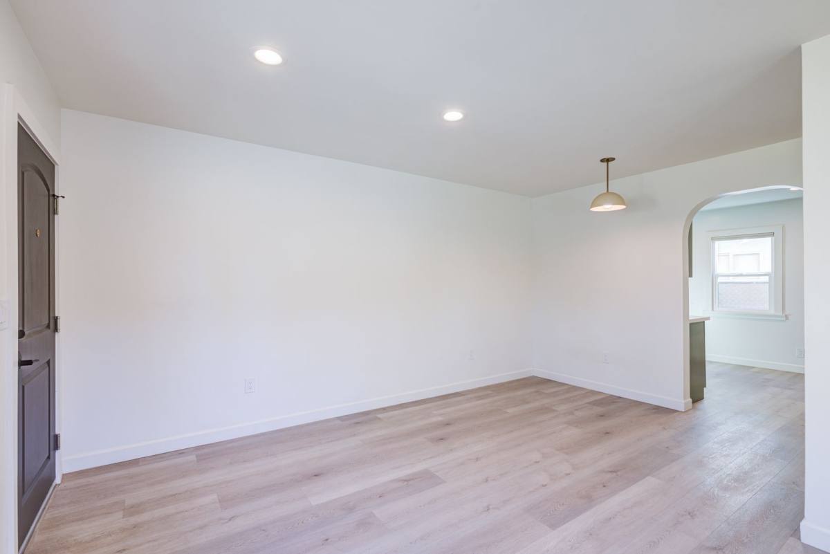 Apartment for rent at 12349-12351 1 2 Riverside Dr, Valley Village, CA 91607