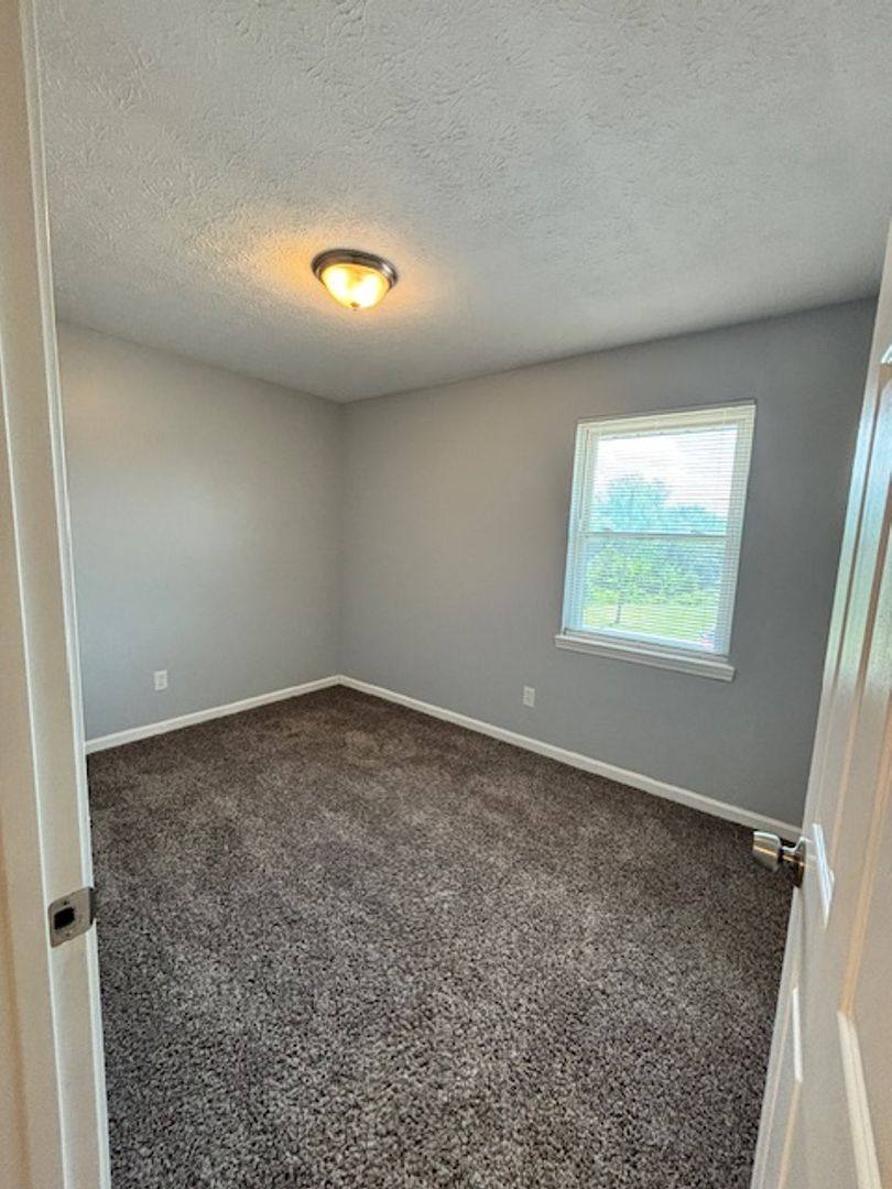 Apartment for rent at 1590 Illinois Rd, Radcliff, KY 40160