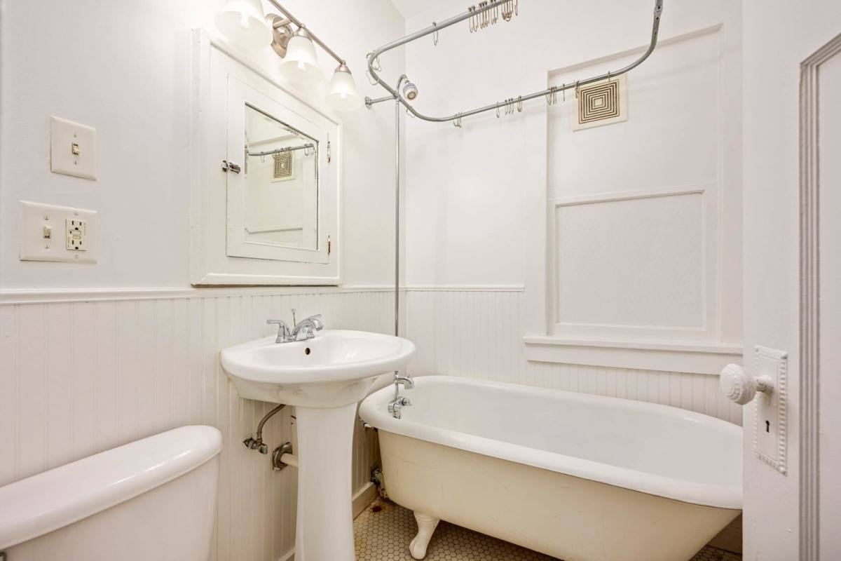 Apartment for rent at 2871 Irving Ave S, Minneapolis, MN 55408