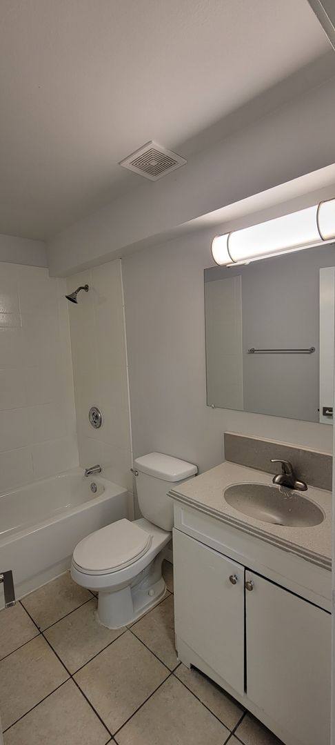 Apartment for rent at 12311 Ambaum Blvd SW, Seattle, WA 98146