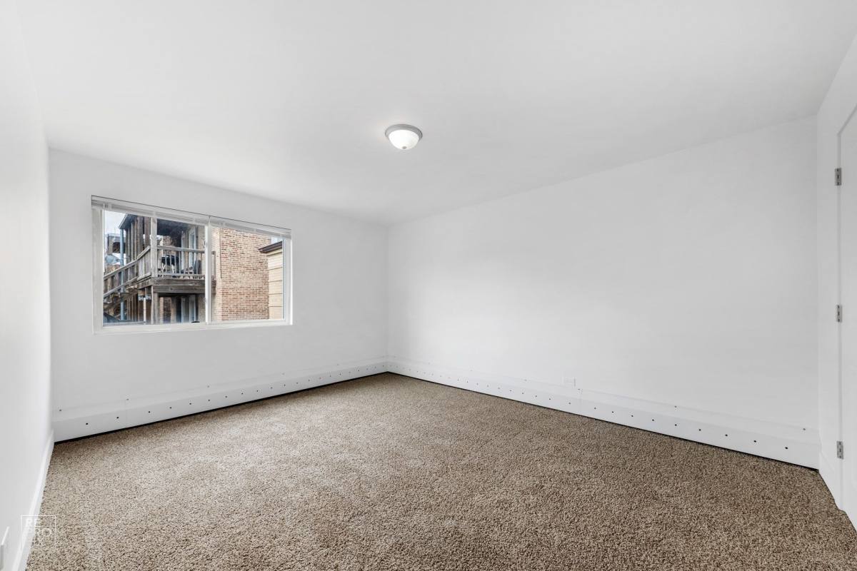 Apartment for rent at 2025 E 72nd St, Chicago, IL 60649