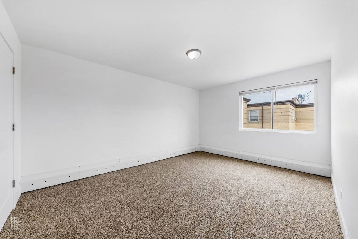 Apartment for rent at 2025 E 72nd St, Chicago, IL 60649