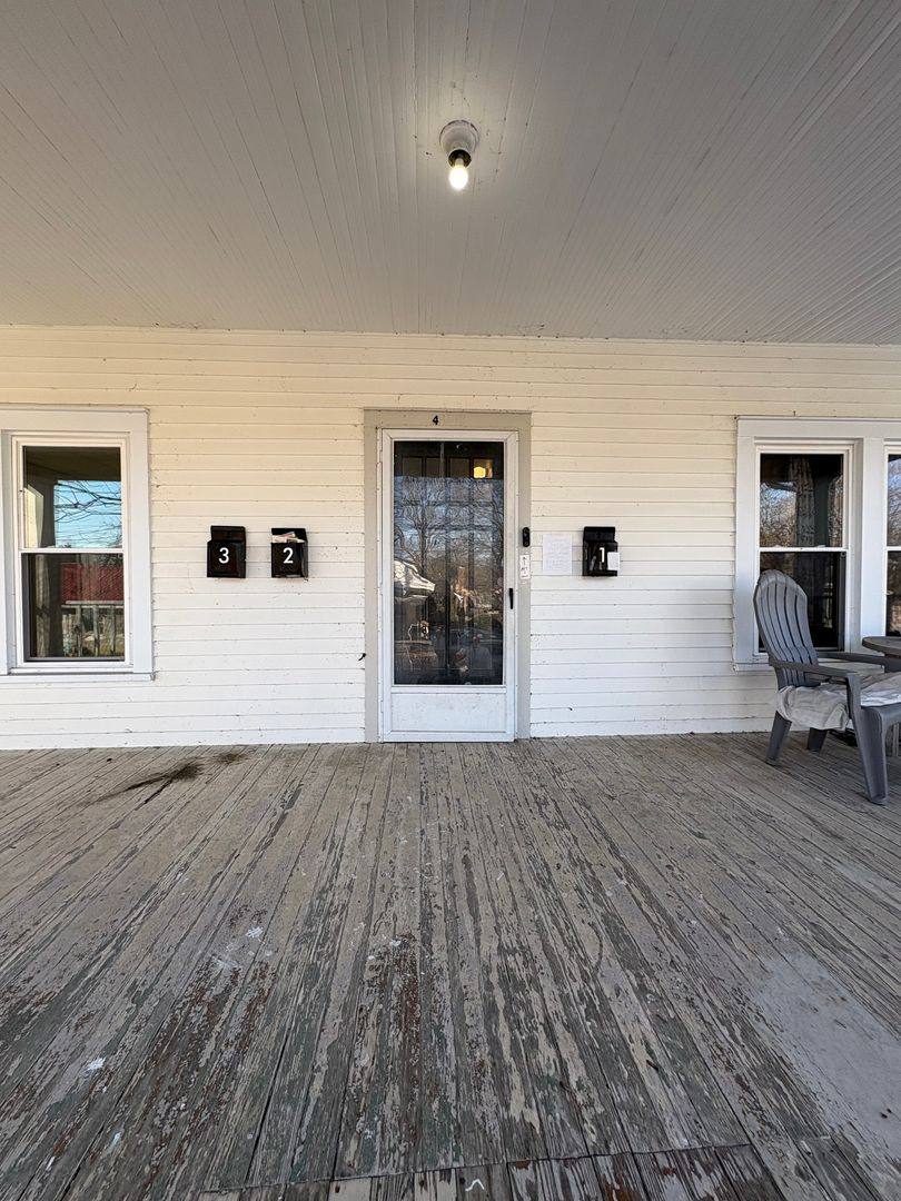 Apartment for rent at 402 E Wayne St, Glasgow, KY 42141