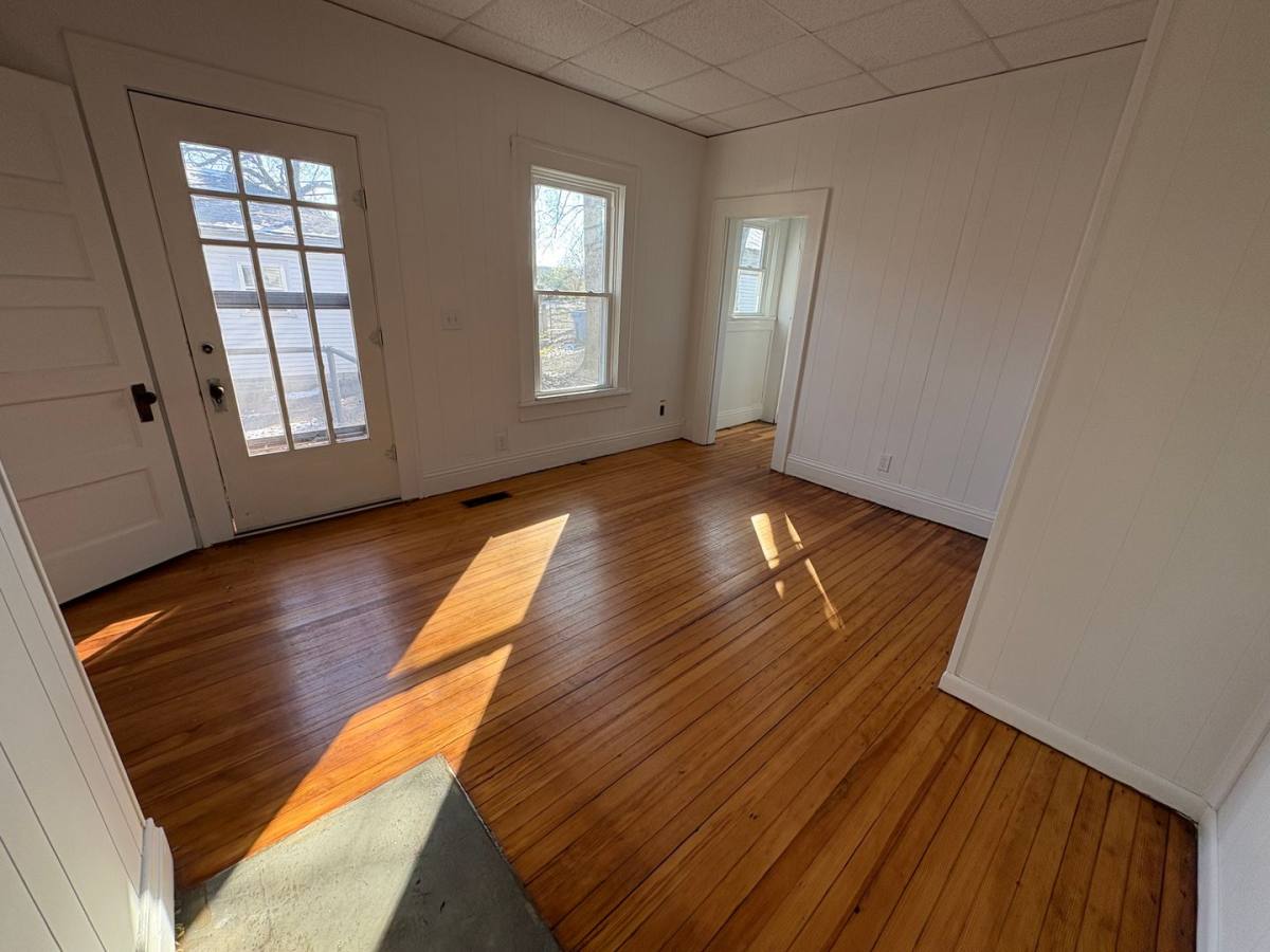 Apartment for rent at 402 E Wayne St, Glasgow, KY 42141