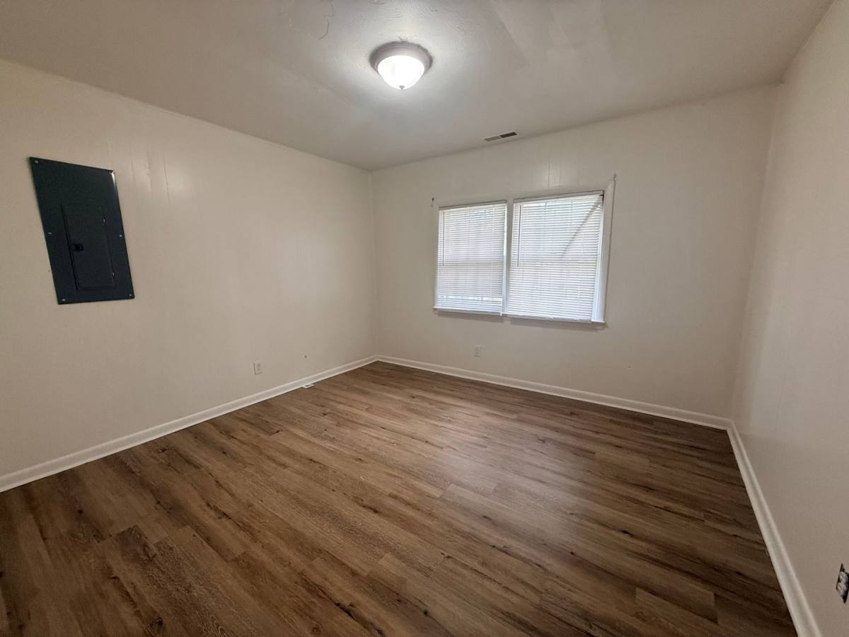 Apartment for rent at 402 E Wayne St, Glasgow, KY 42141