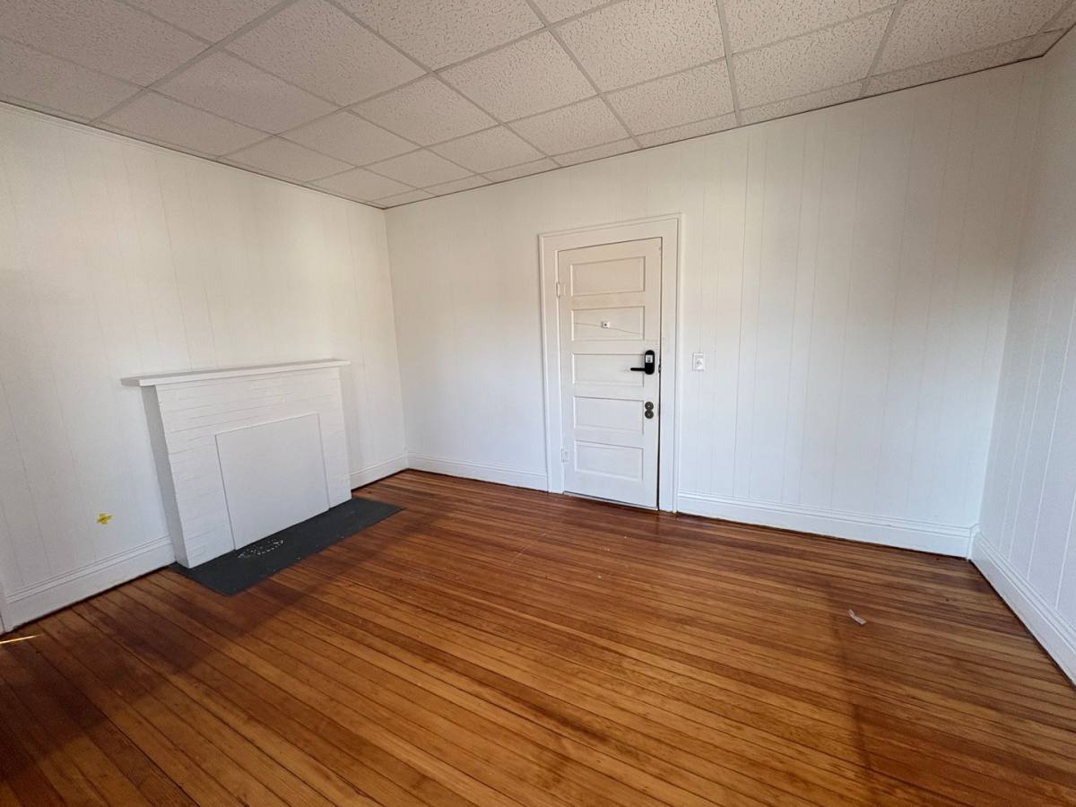 Apartment for rent at 402 E Wayne St, Glasgow, KY 42141