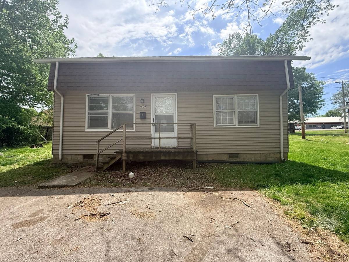Apartment for rent at 402 E Wayne St, Glasgow, KY 42141