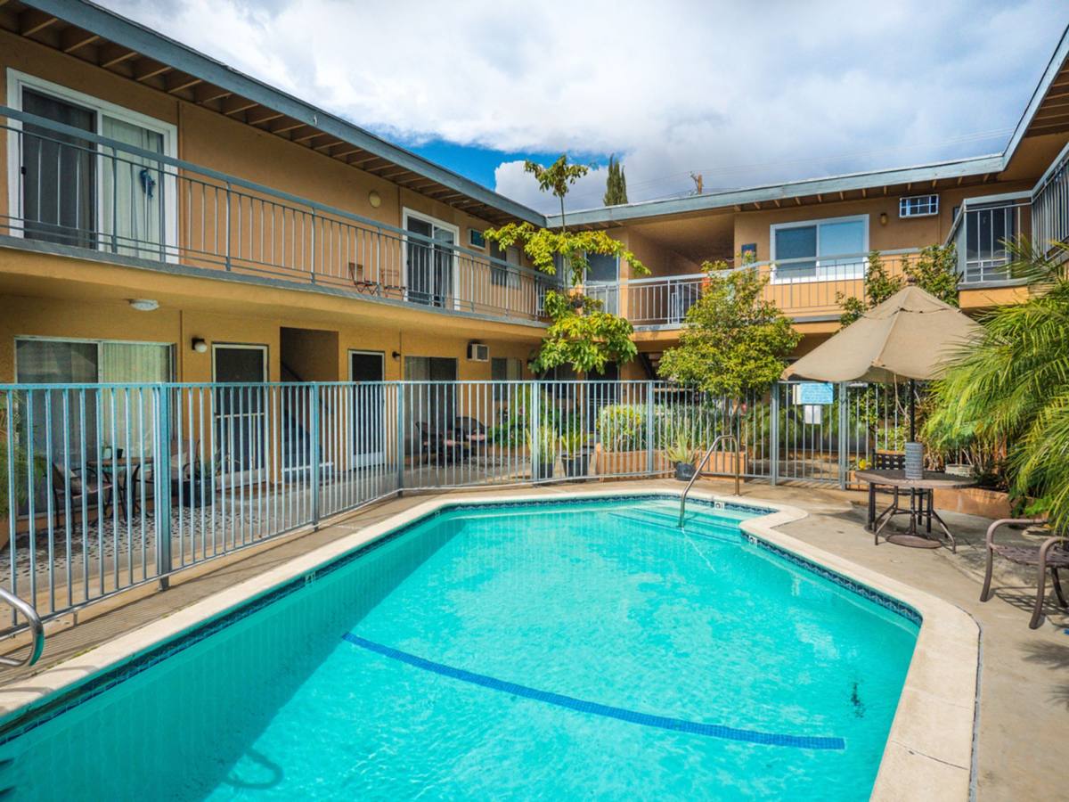 Apartment for rent at 10736 Magnolia Blvd, North Hollywood, CA 91601