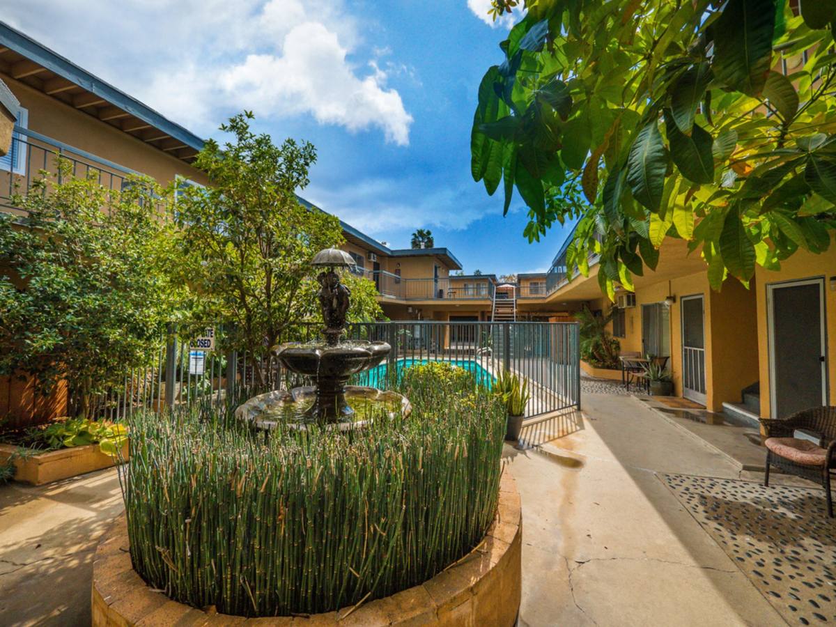 Apartment for rent at 10736 Magnolia Blvd, North Hollywood, CA 91601