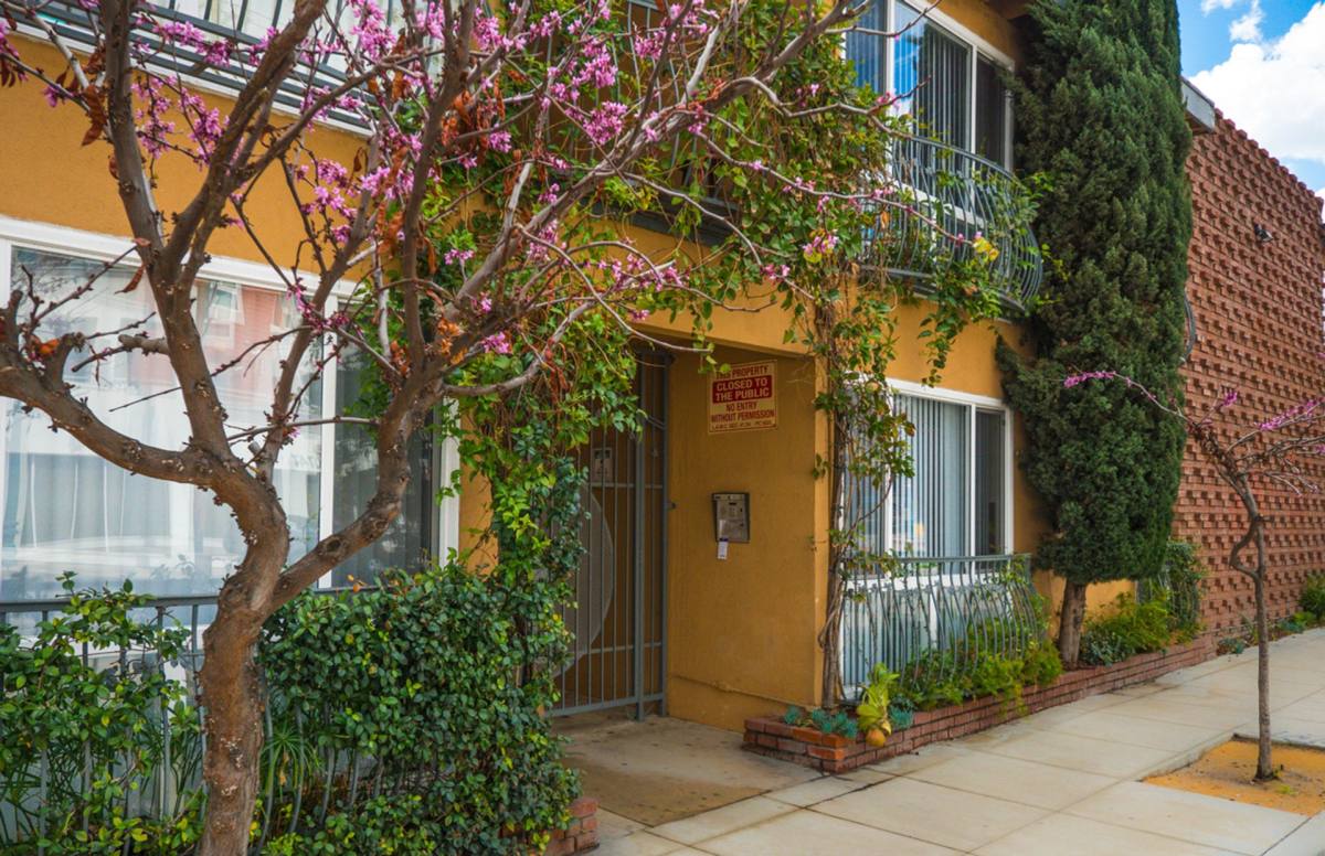 Apartment for rent at 10736 Magnolia Blvd, North Hollywood, CA 91601