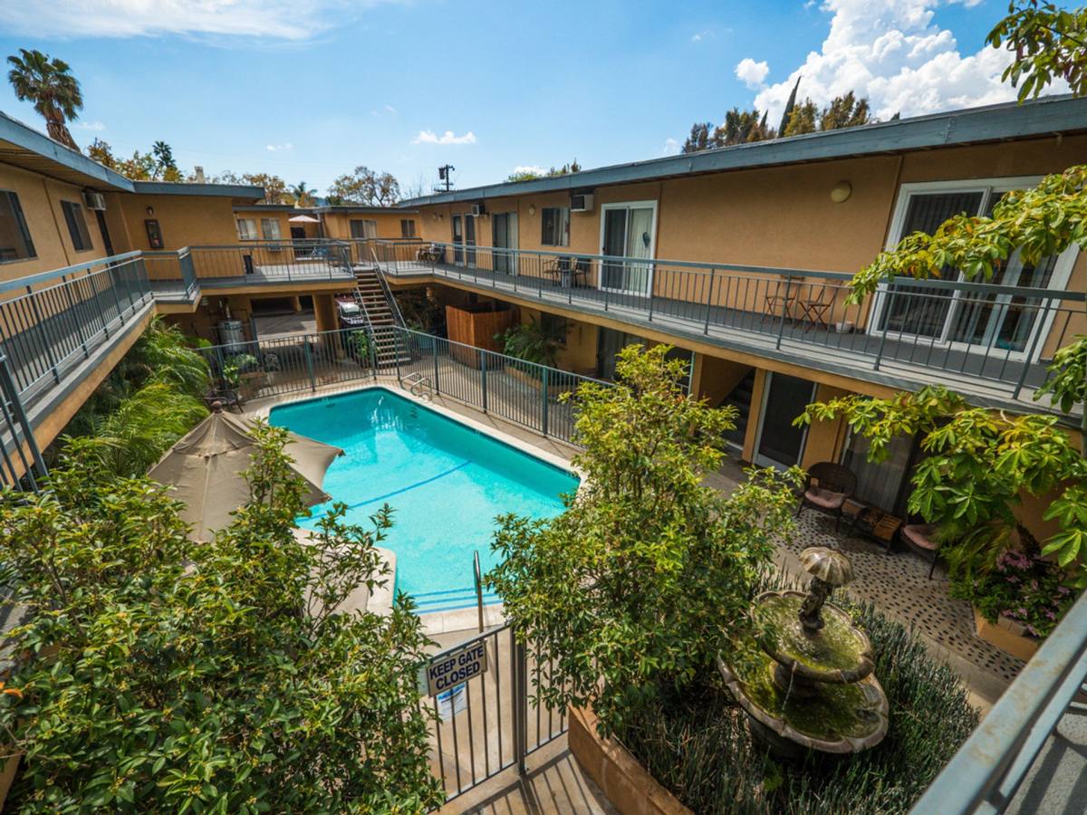 Apartment for rent at 10736 Magnolia Blvd, North Hollywood, CA 91601