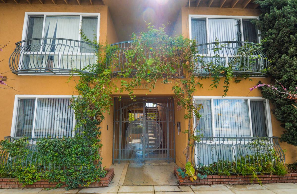 Apartment for rent at 10736 Magnolia Blvd, North Hollywood, CA 91601