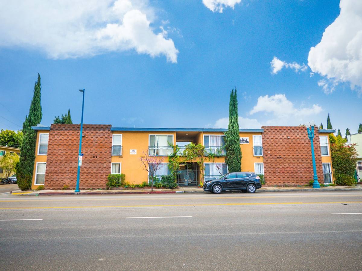 Apartment for rent at 10736 Magnolia Blvd, North Hollywood, CA 91601