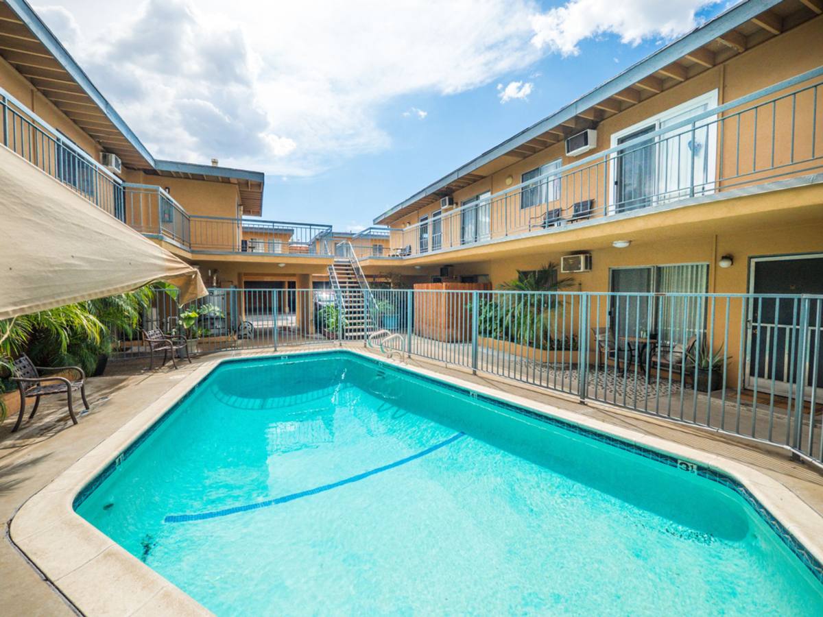 Apartment for rent at 10736 Magnolia Blvd, North Hollywood, CA 91601