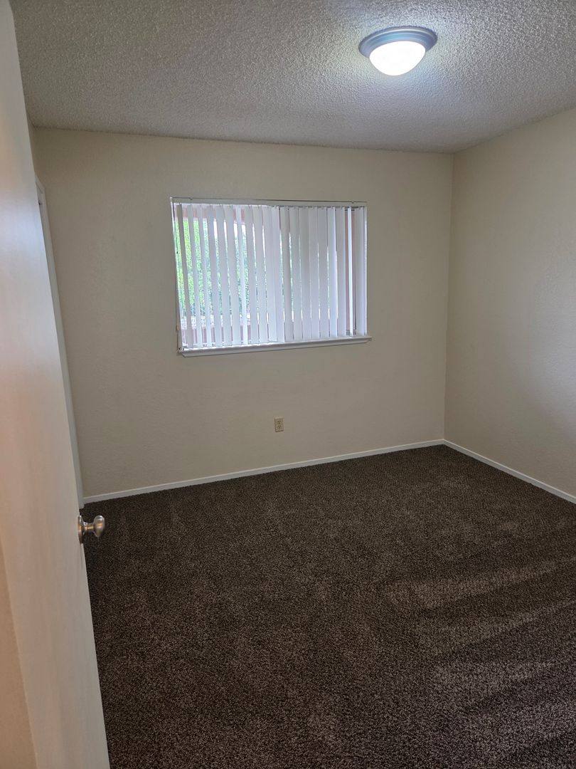 Apartment for rent at 511 Eastwood Ave, Manteca, CA 95336