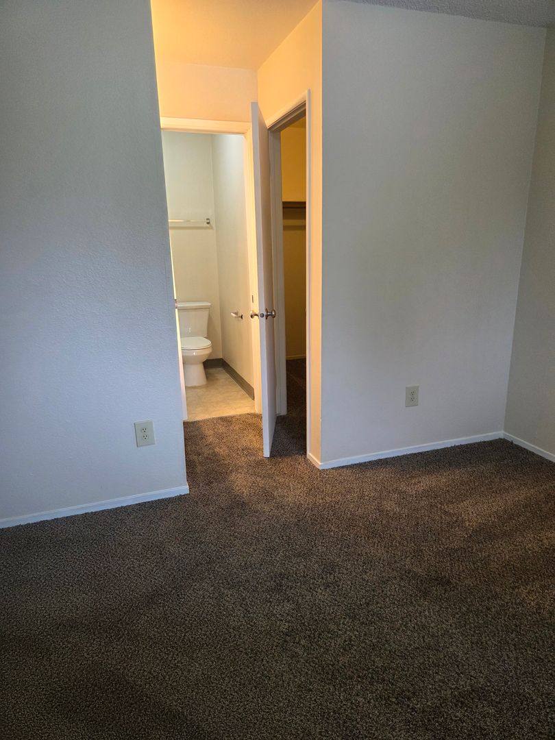 Apartment for rent at 511 Eastwood Ave, Manteca, CA 95336