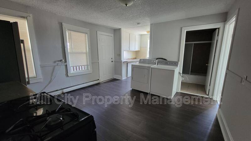 Apartment for rent at 343 Auburn St #3, Manchester, NH 03103