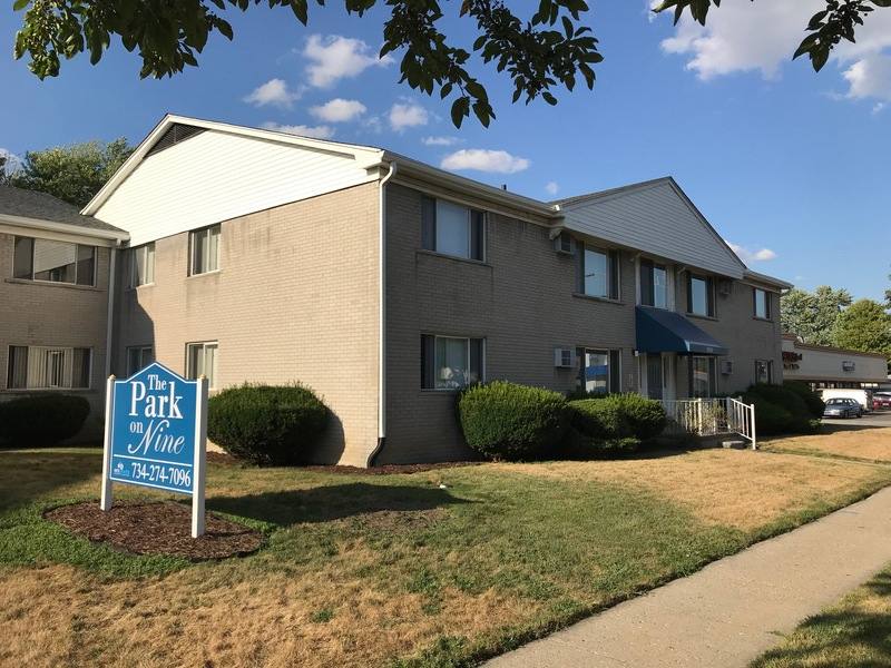 Apartment for rent at 10000 W Nine Mile Rd #3, Oak Park, MI 48237
