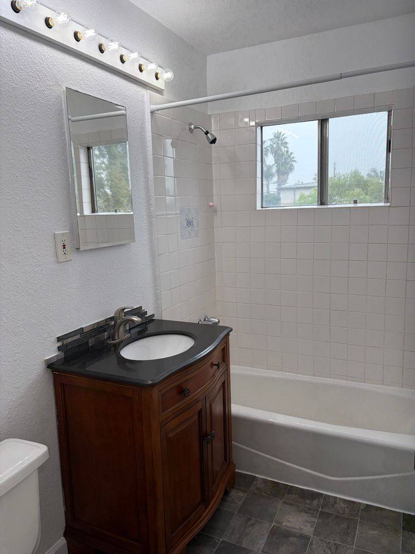 Apartment for rent at 534 Santa Clara Ave, Venice, CA 90291