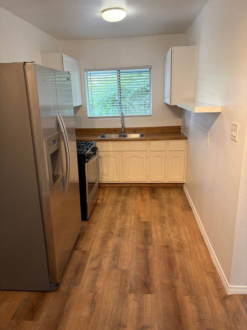 Apartment for rent at 534 Santa Clara Ave, Venice, CA 90291