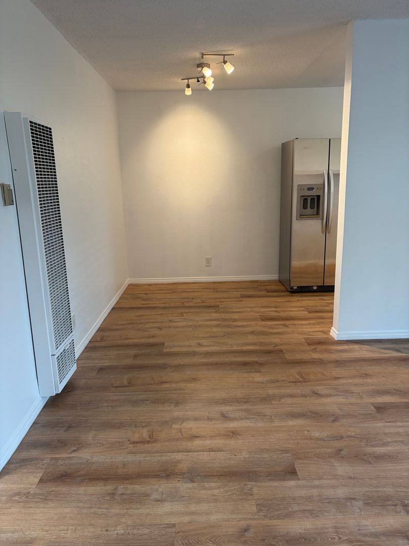 Apartment for rent at 534 Santa Clara Ave, Venice, CA 90291