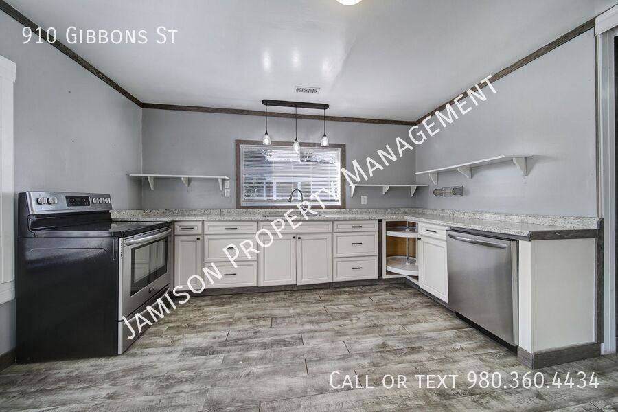 House for rent at 910 Gibbons St, Gastonia, NC 28052