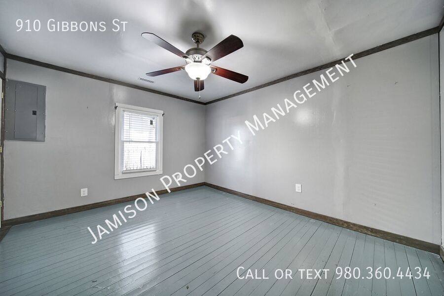 House for rent at 910 Gibbons St, Gastonia, NC 28052