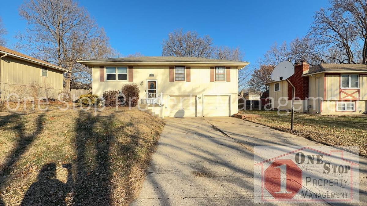 House for rent at 405 SW Redwood Dr, Blue Springs, MO 64014