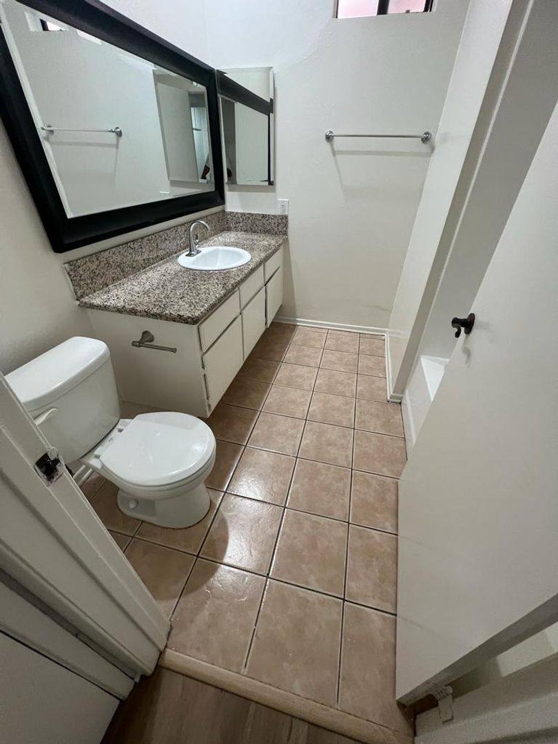 Apartment for rent at 4770 Kester Ave, Sherman Oaks, CA 91403