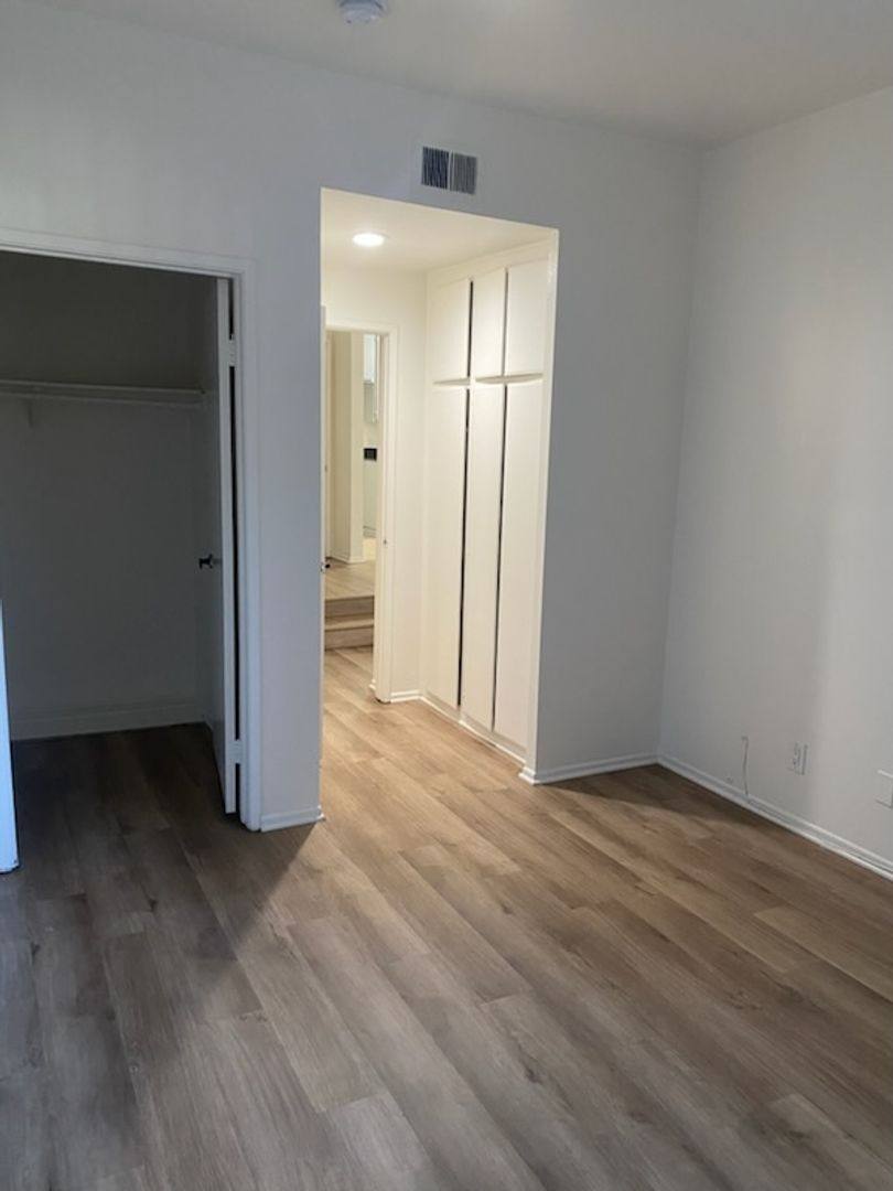 Apartment for rent at 4770 Kester Ave, Sherman Oaks, CA 91403
