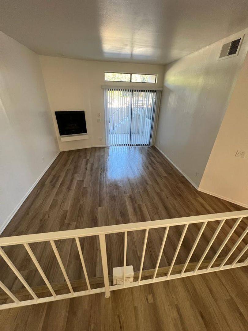Apartment for rent at 4770 Kester Ave, Sherman Oaks, CA 91403