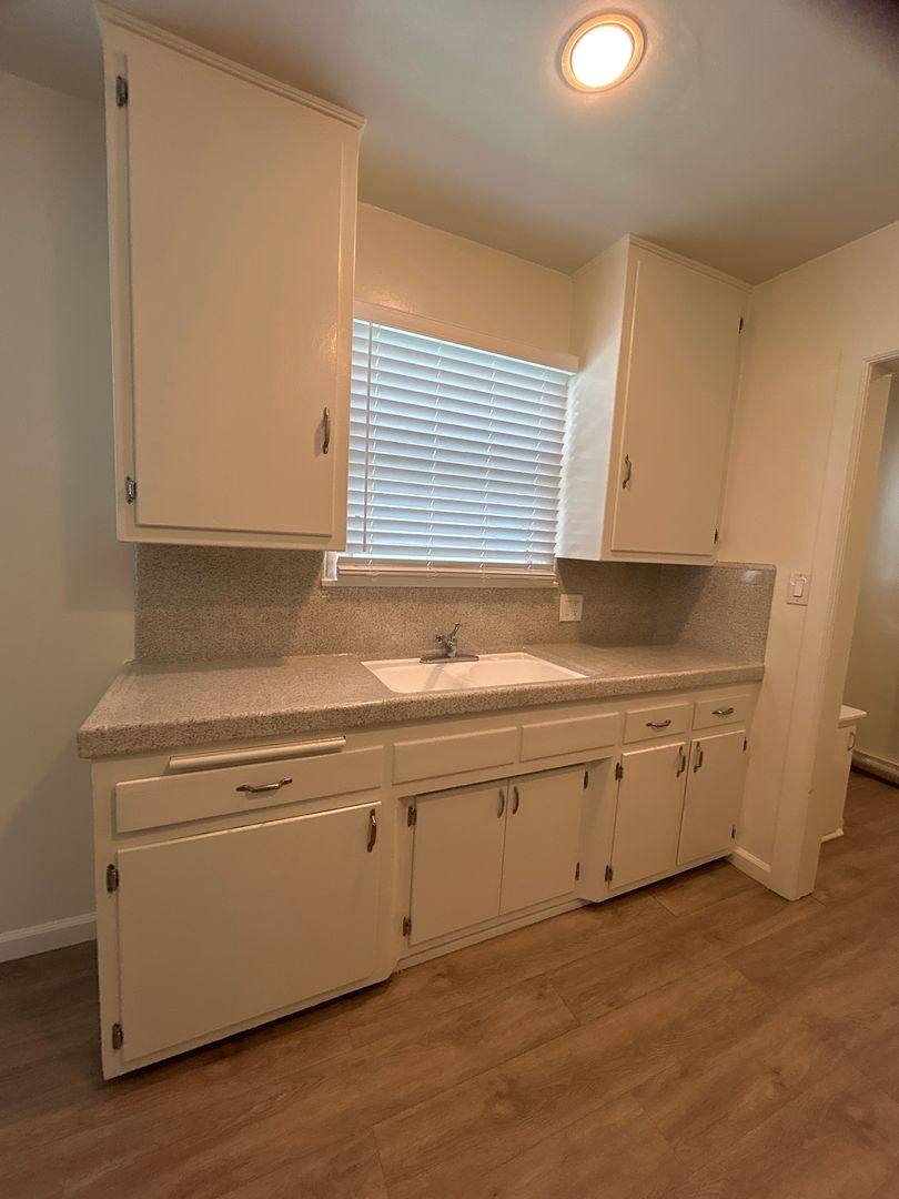 Apartment for rent at 4634 W El Segundo Blvd, Hawthorne, CA 90250