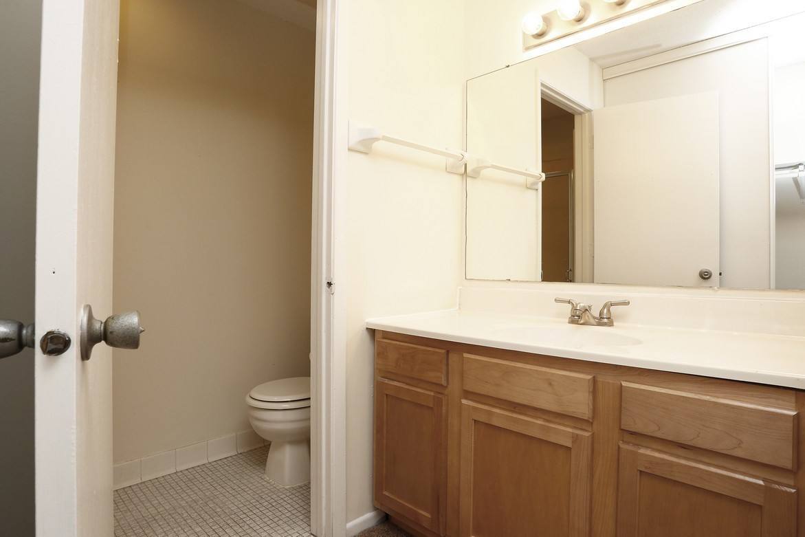 Apartment for rent at 1011-11013 Anderson Lakes Parkway, Eden Prairie, MN 55344