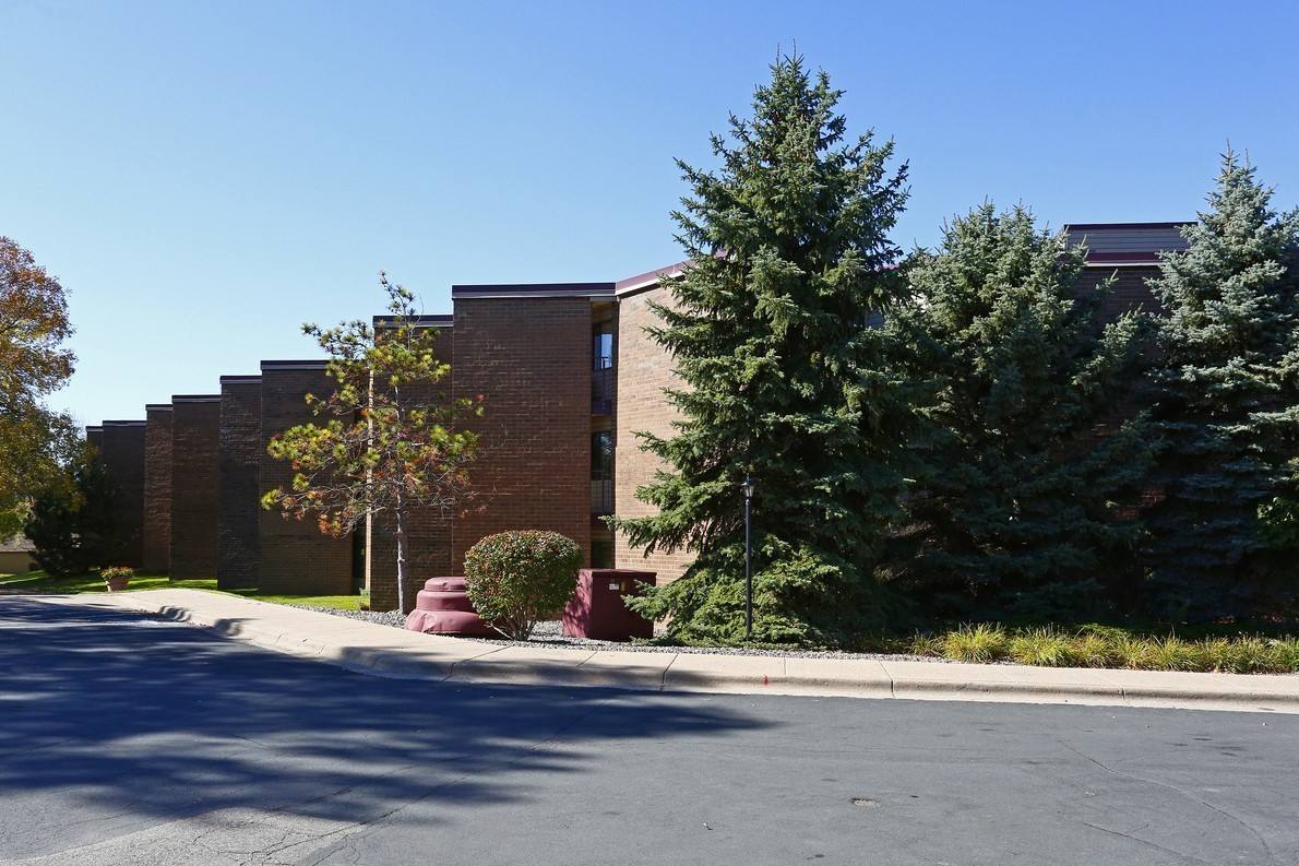Apartment for rent at 1011-11013 Anderson Lakes Parkway, Eden Prairie, MN 55344