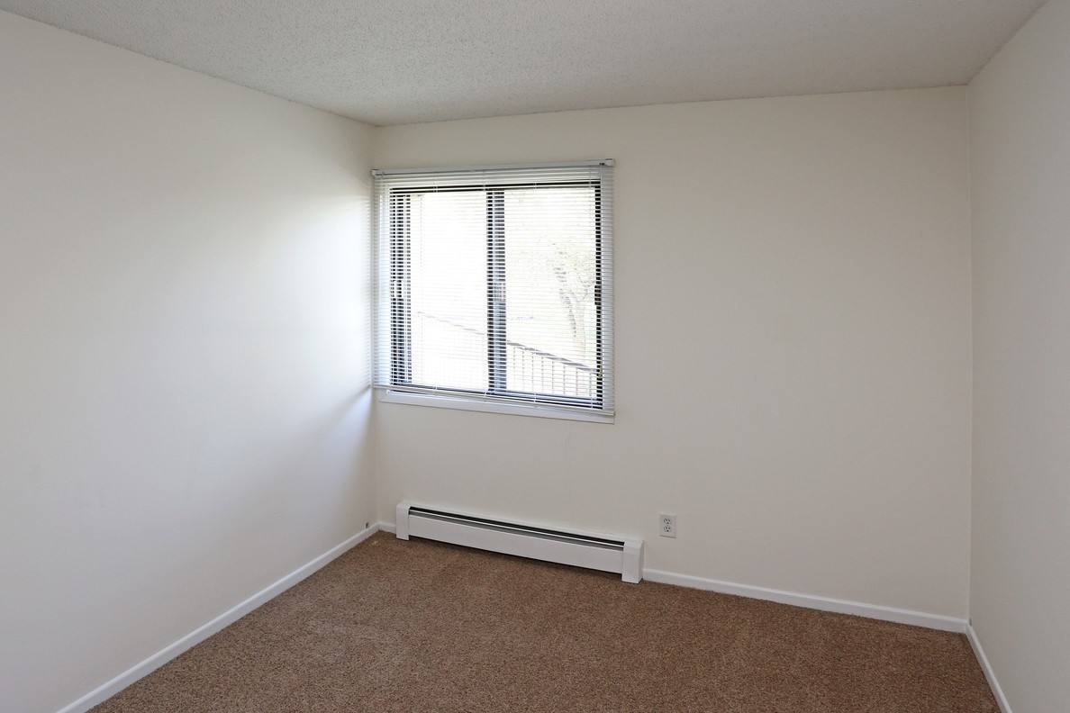 Apartment for rent at 1011-11013 Anderson Lakes Parkway, Eden Prairie, MN 55344