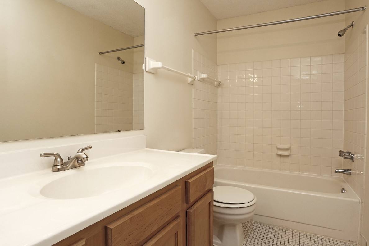 Apartment for rent at 1011-11013 Anderson Lakes Parkway, Eden Prairie, MN 55344