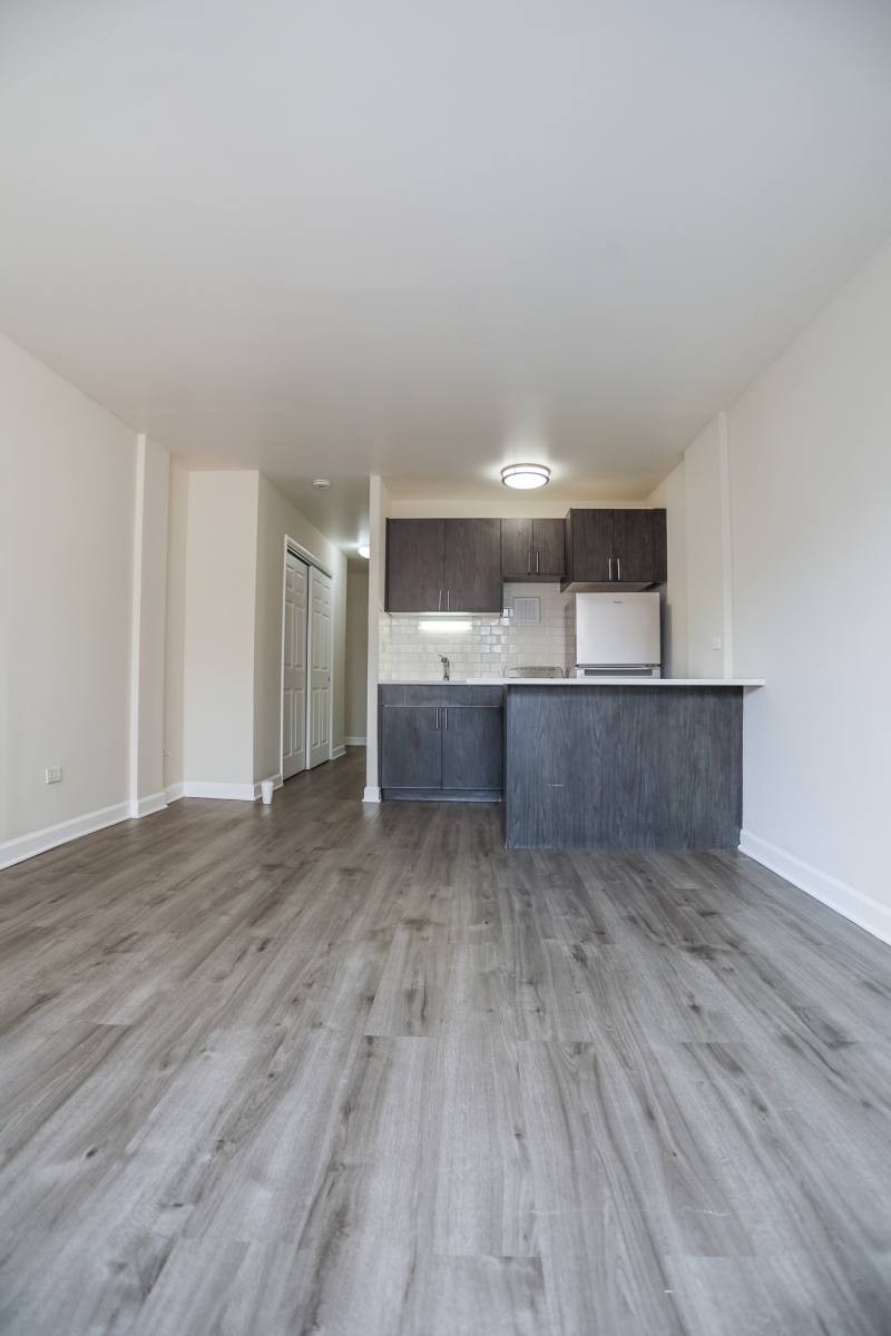 Apartment for rent at 6011 N Winthrop, Chicago, IL 60660