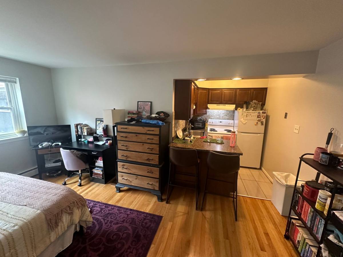 Apartment for rent at 468 W Melrose St, Chicago, IL 60657