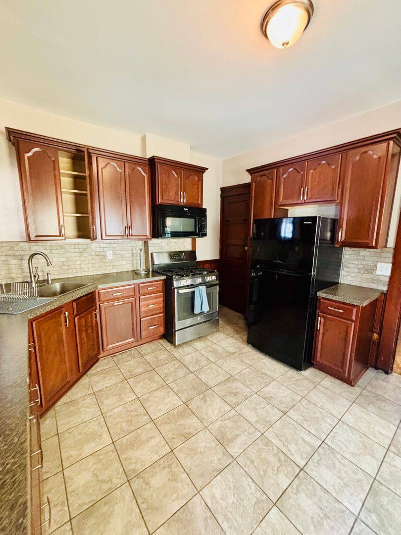 Townhouse for rent at 1555 E 118th St, Cleveland, OH 44106