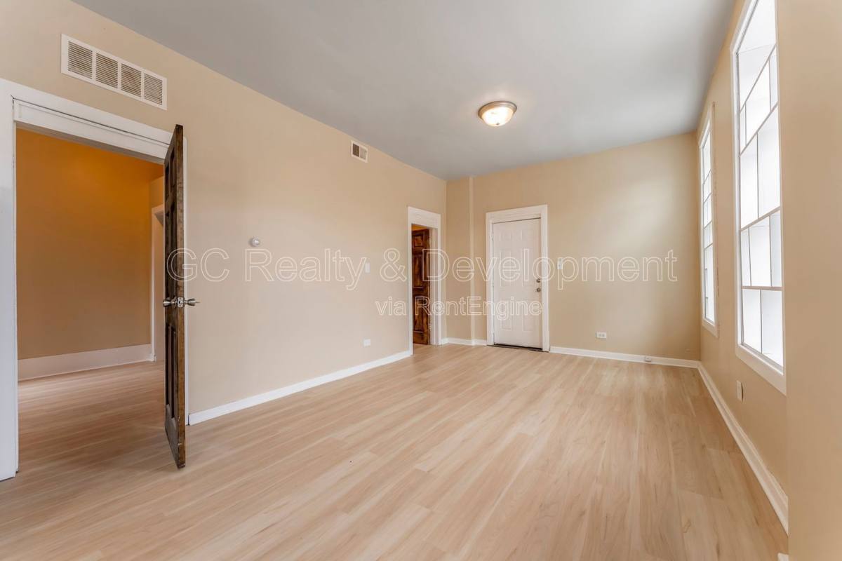 Apartment for rent at 3328 W Chicago Ave #2R, Chicago, IL 60651