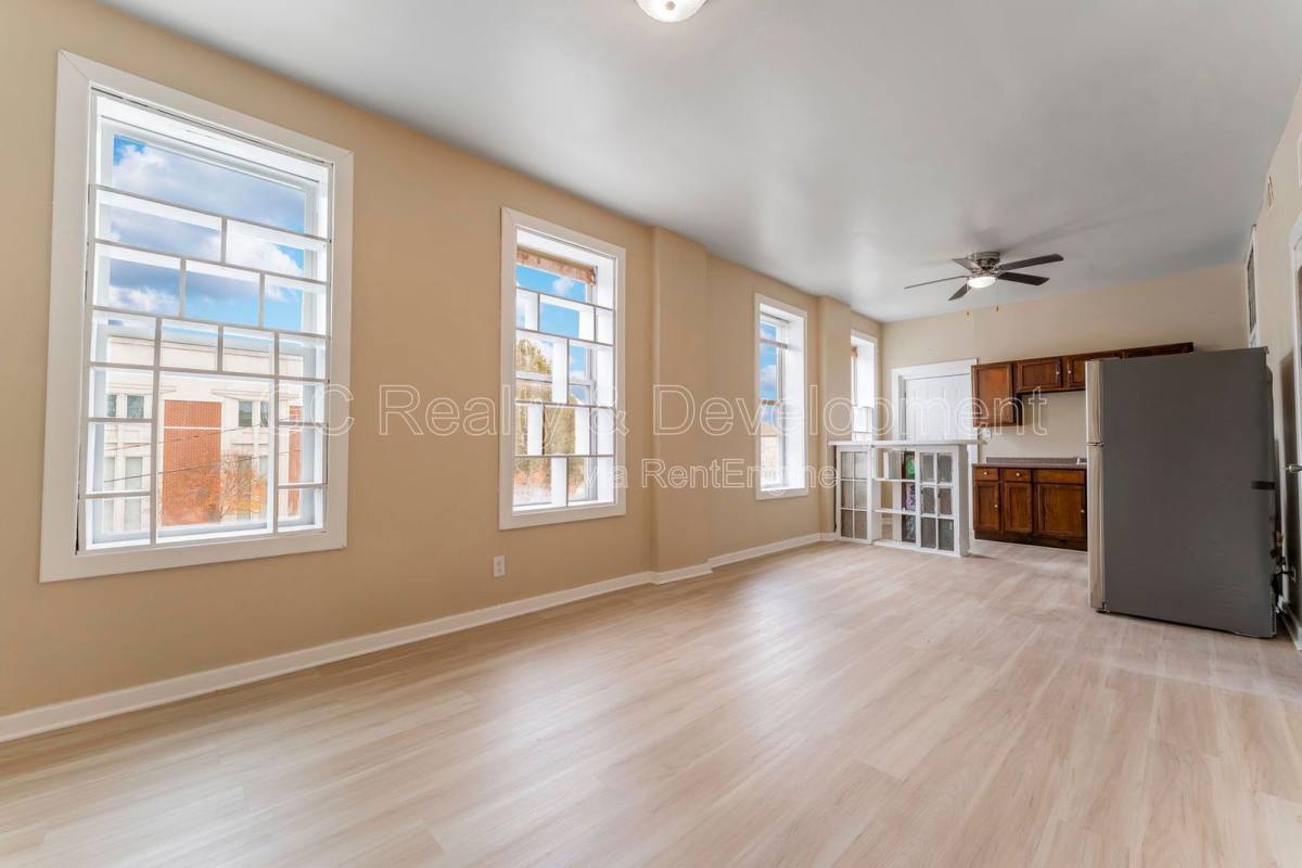 Apartment for rent at 3328 W Chicago Ave #2R, Chicago, IL 60651