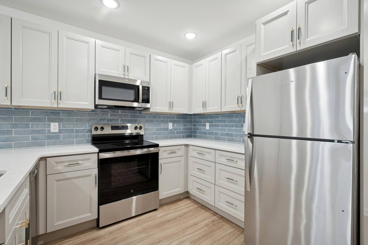 Apartment for rent at 2553 S Dewey St #1, Philadelphia, PA 19142