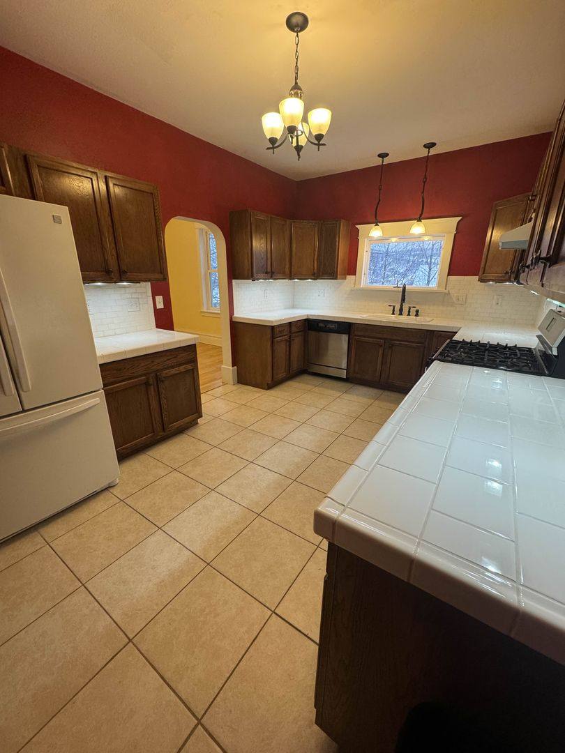 House for rent at 408 W Douglass Ave, Houghton, MI 49931