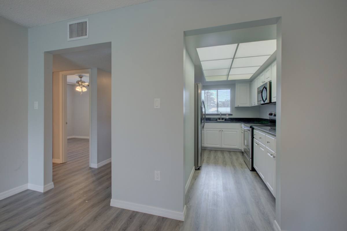 Apartment for rent at 3701 Webber St, Sarasota, FL 34232