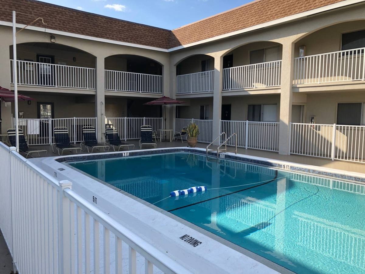 Apartment for rent at 3701 Webber St, Sarasota, FL 34232