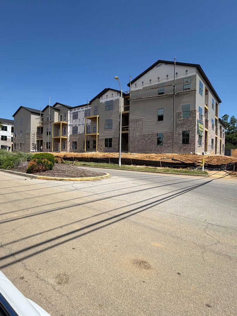 Apartment for rent at 300 Lindenhust Dr, Lexington, KY 40509
