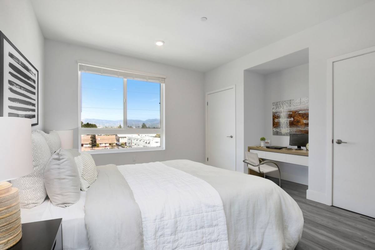 Apartment for rent at 11848 Vanowen St, North Hollywood, CA 91605